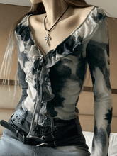 Kurze Bluse mit Rüschenbesatz und Schnürung
